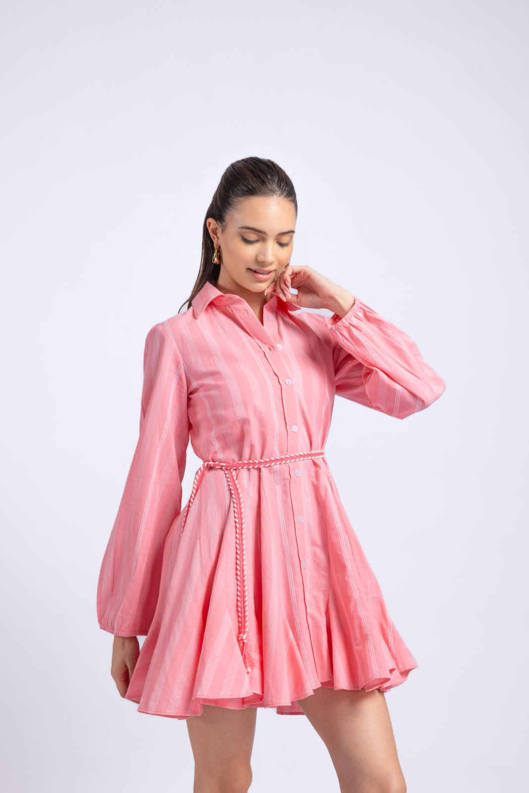 Short dress paired with a cotton tie-up belt.(pink)